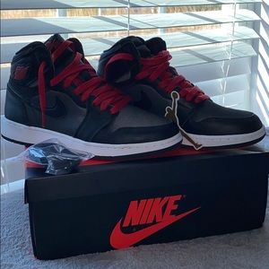 Air Jordan 1 Retro High OG. 6 kids = 7.5 women